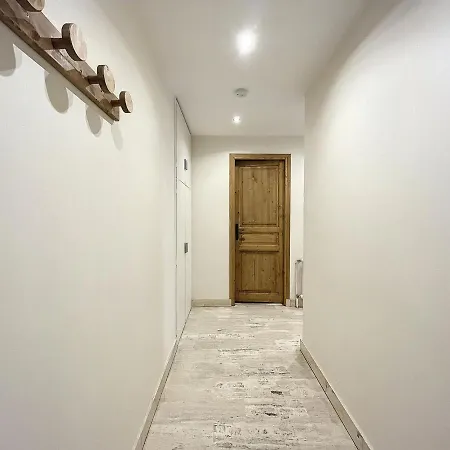 Apartment Chamonix: Appt 2p, 4 Pers, Terrasse, Parking, Proche Centre Et Telecabine - Fr-1-507-26