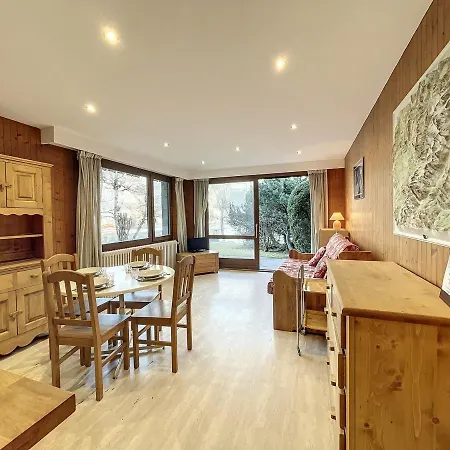 Apartment Chamonix: Appt 2p, 4 Pers, Terrasse, Parking, Proche Centre Et Telecabine - Fr-1-507-26
